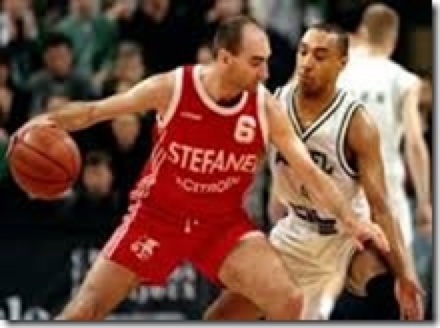 Portaluppi nella sua tipica azione di attacco in palleggio